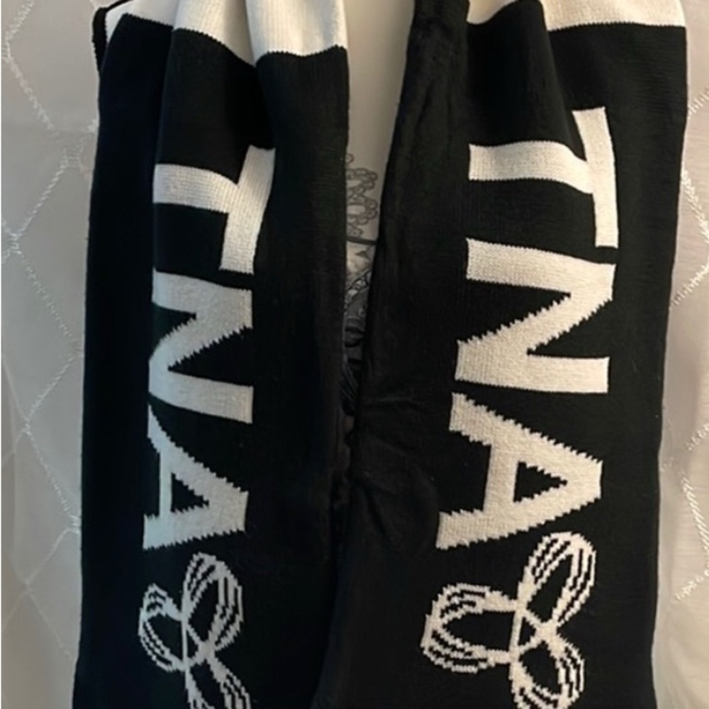 TNA Monochrome Knit Scarf